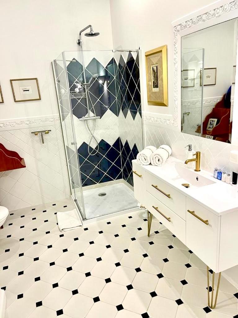 Luxury & Mondrian Market Square Ii 5* Warszawa